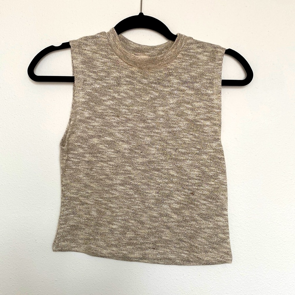 Women’s Medium High Neck Crop Top